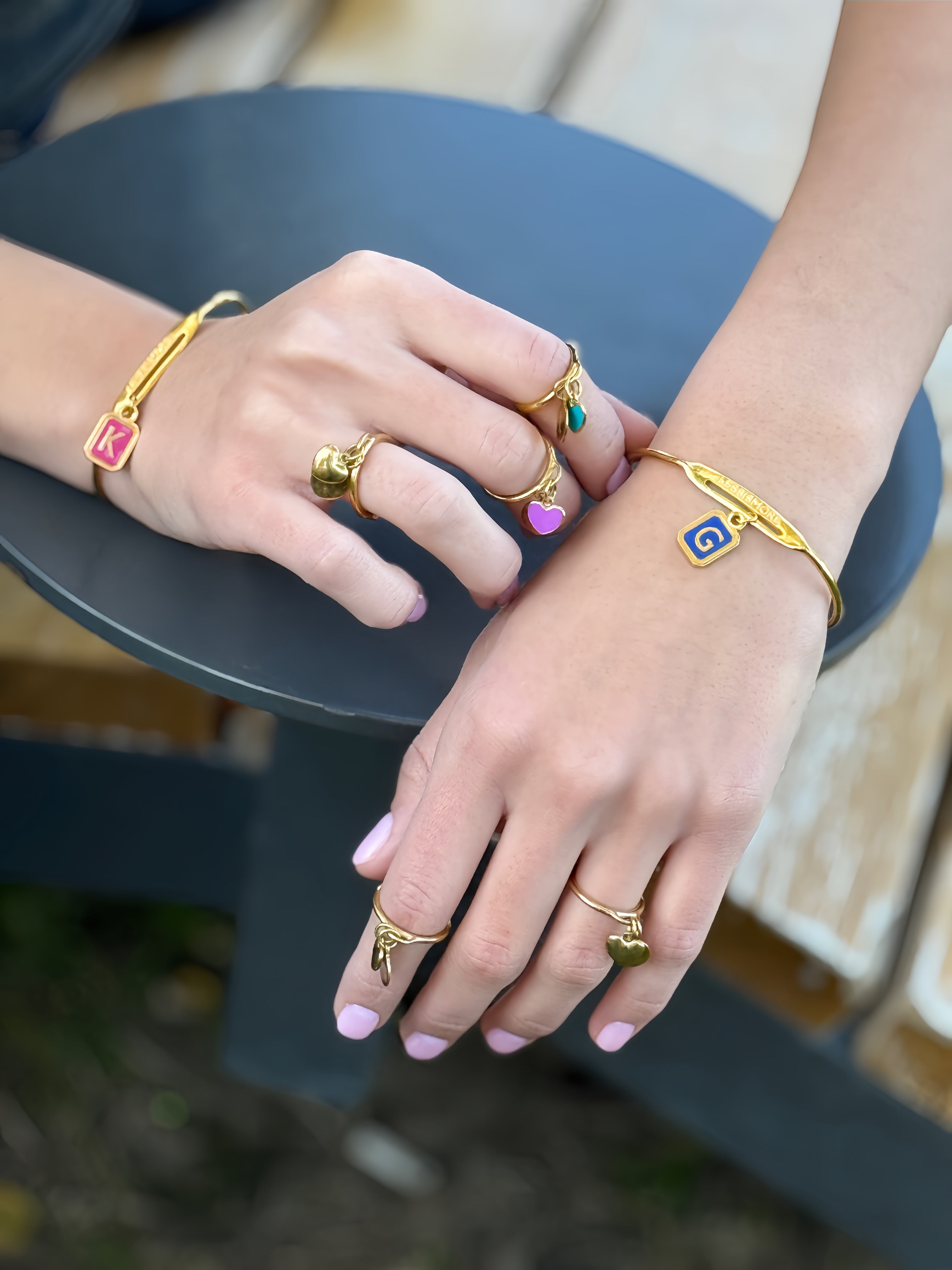 სამაჯური ინიციალებით