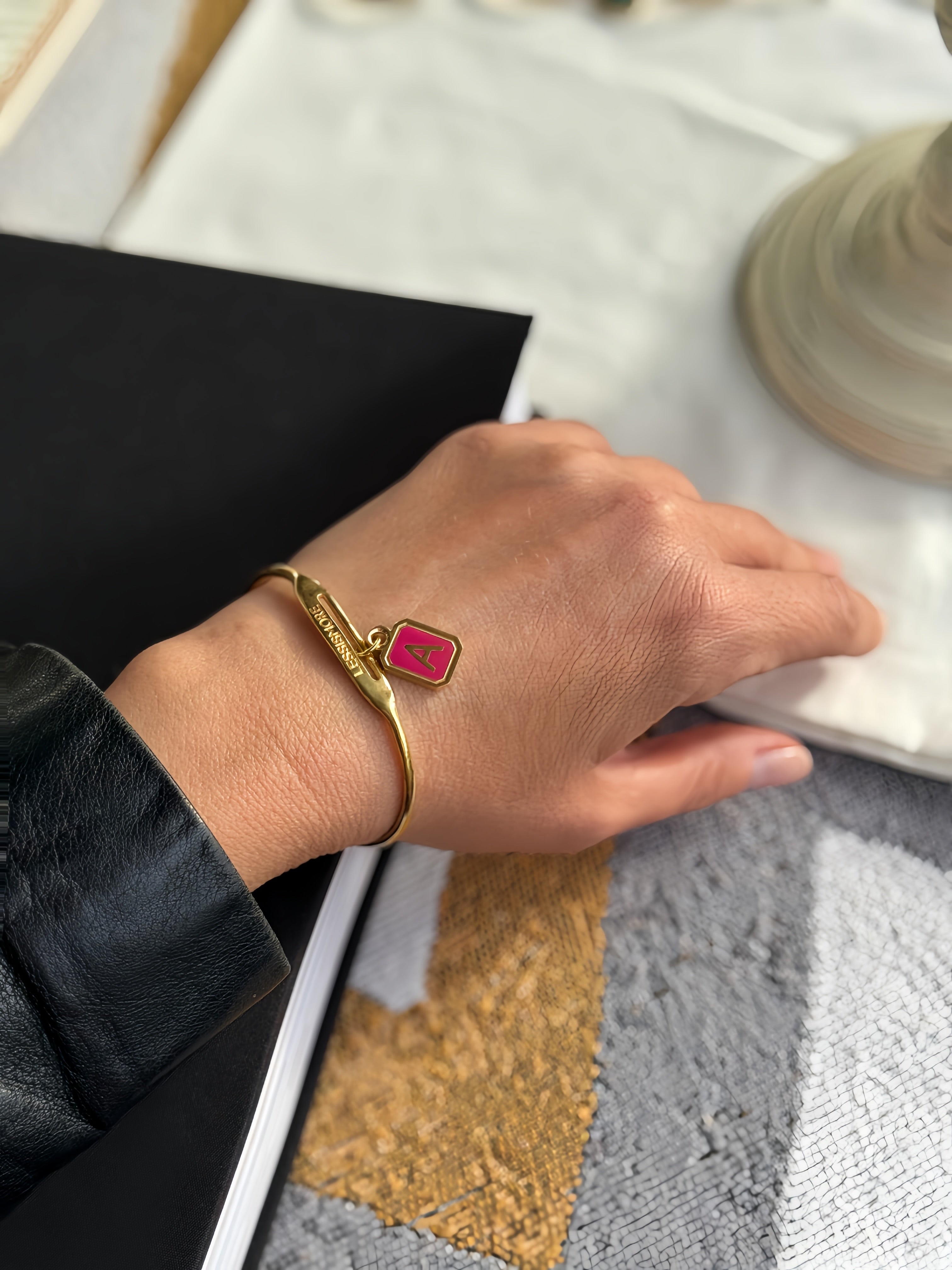 სამაჯური ინიციალებით