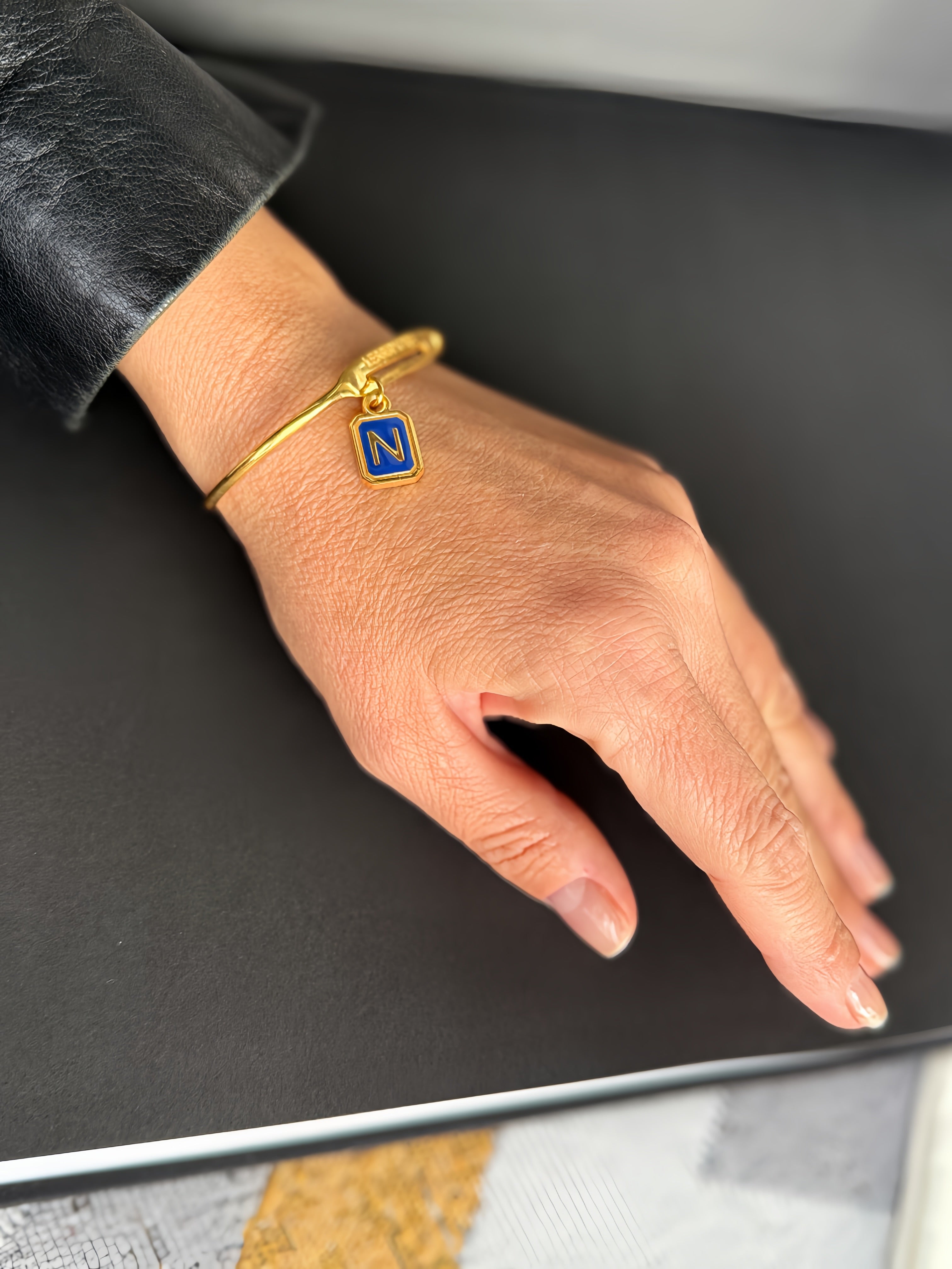 სამაჯური ინიციალებით